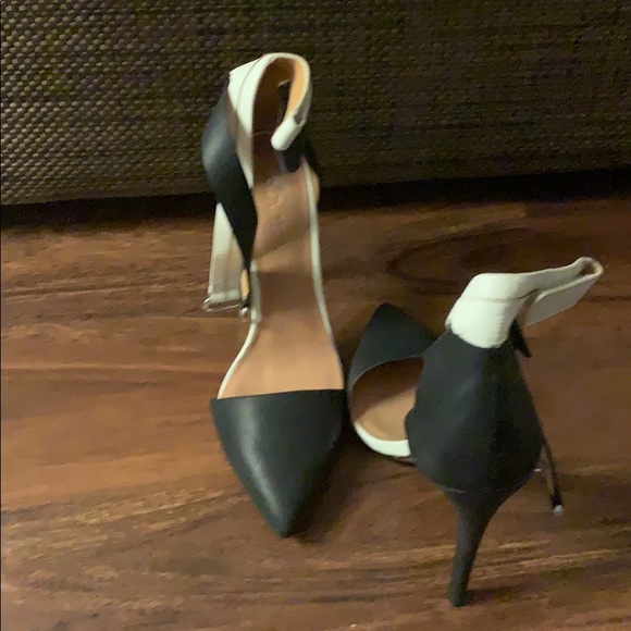 LAMB x Gwen Stefani - Picture 2 of 3